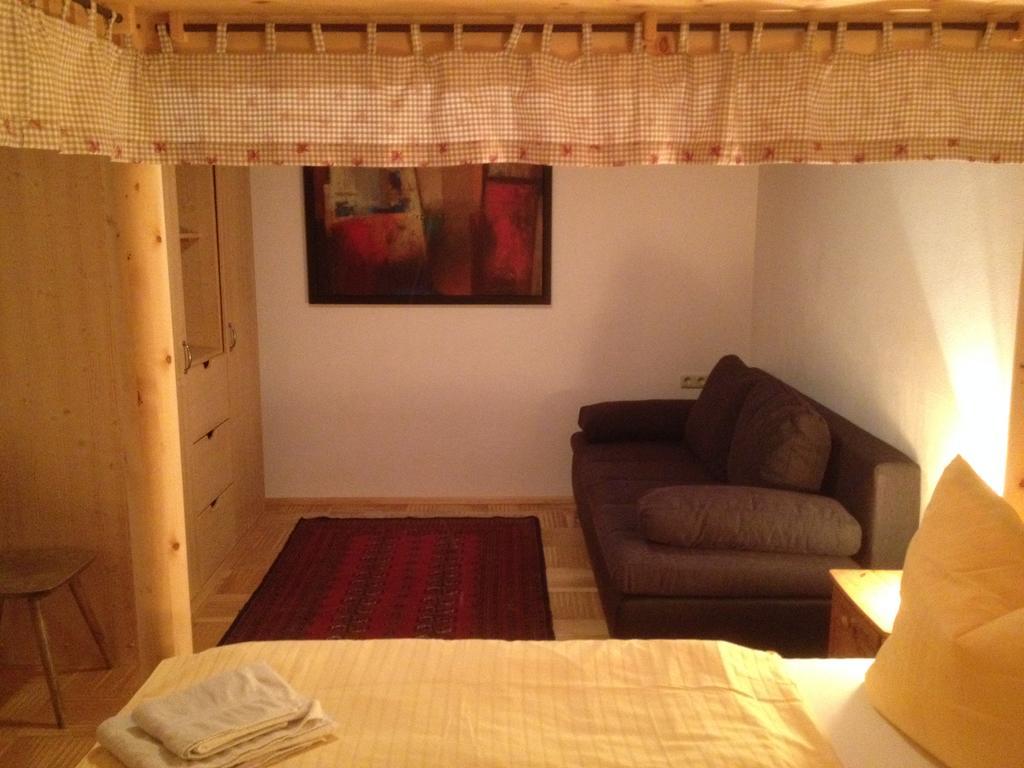 Alm-Apartments Heiligenblut Room photo