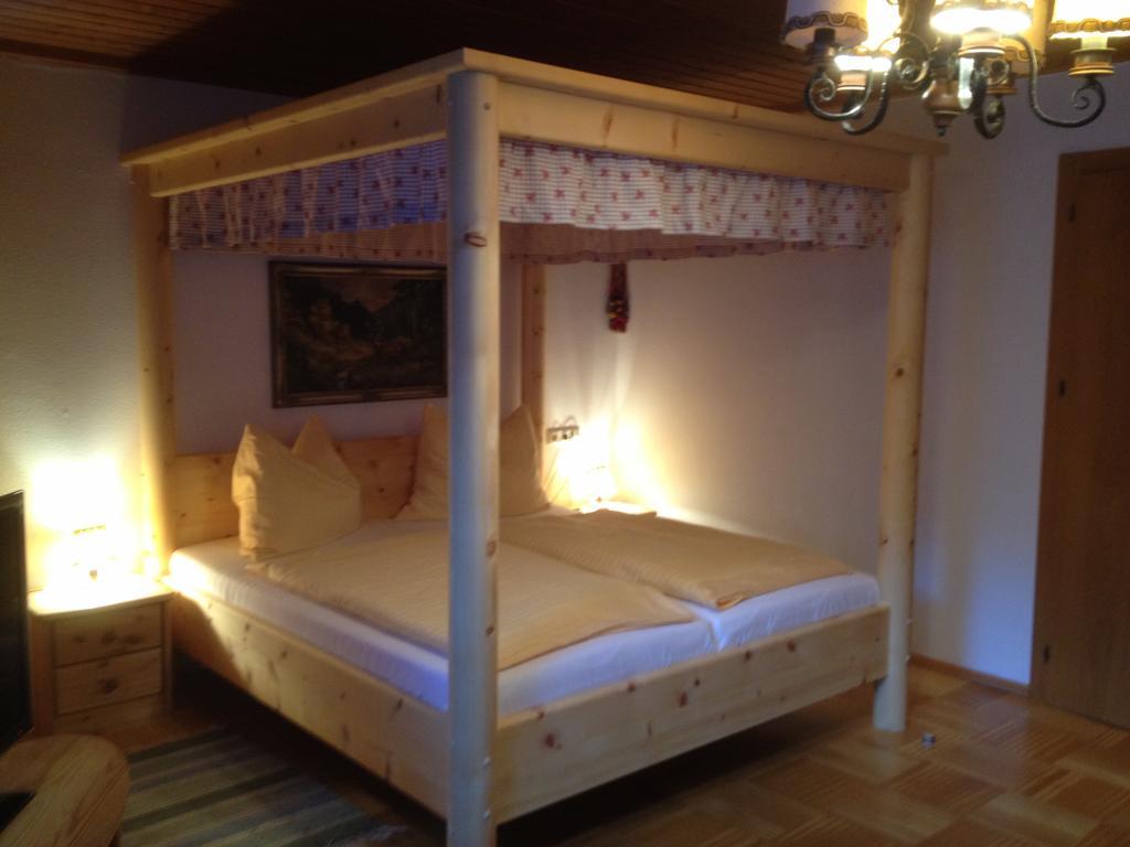 Alm-Apartments Heiligenblut Room photo