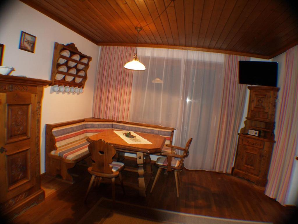 Alm-Apartments Heiligenblut Room photo